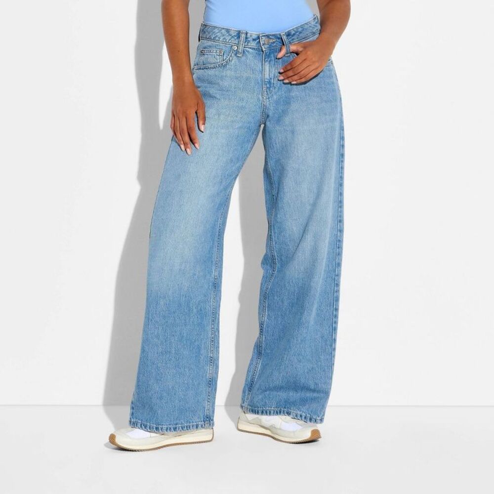 Women's Ultra Low-Rise Baggy Curvy Jeans - Wild Fable Light Wash 10